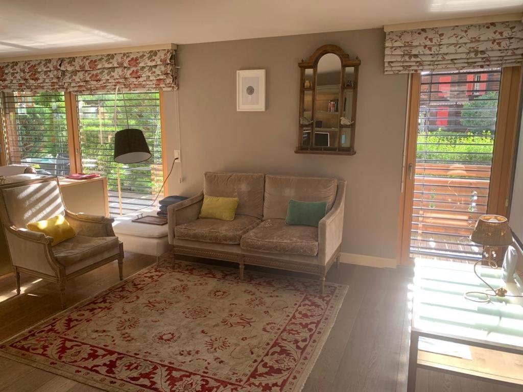 איסלטואלד An Apartment In A Modern Swiss Chalet מראה חיצוני תמונה